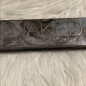 Urban Decay Naked Smoky Eyeshadow Palette
